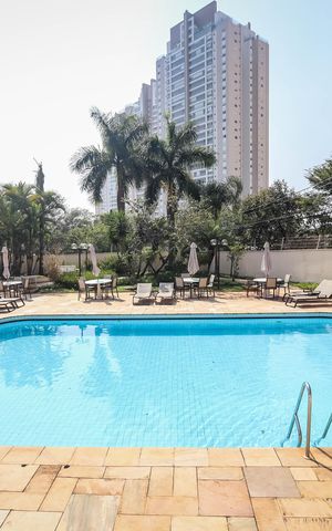 Apartamento para alugar com 193m², 4 quartos e 4 vagas Apartamento para alugar com 193m², 4 quartos e 4 vagasÁrea comum - Piscina
