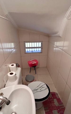 Casa à venda com 107m², 3 quartos e 2 vagas Casa à venda com 107m², 3 quartos e 2 vagasLavabo