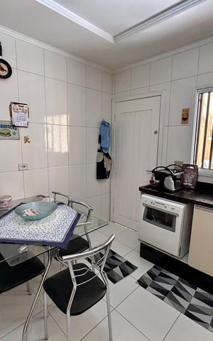 Casa à venda com 107m², 3 quartos e 2 vagas Casa à venda com 107m², 3 quartos e 2 vagasCozinha