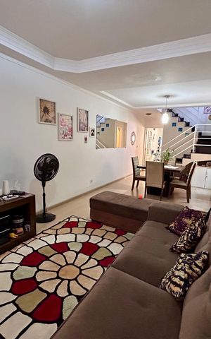Casa à venda com 107m², 3 quartos e 2 vagas Casa à venda com 107m², 3 quartos e 2 vagasSala