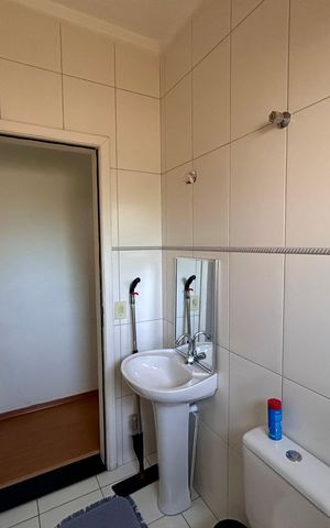 Casa à venda com 107m², 3 quartos e 2 vagas Casa à venda com 107m², 3 quartos e 2 vagasBanheiro Social