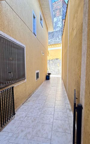 Casa à venda com 107m², 3 quartos e 2 vagas Casa à venda com 107m², 3 quartos e 2 vagasCorredor