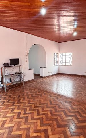 Casa à venda com 220m², 2 quartos e 1 vaga Casa à venda com 220m², 2 quartos e 1 vagaSala