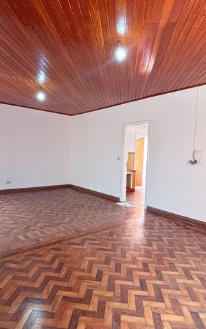 Casa à venda com 220m², 2 quartos e 1 vaga Casa à venda com 220m², 2 quartos e 1 vagaSala