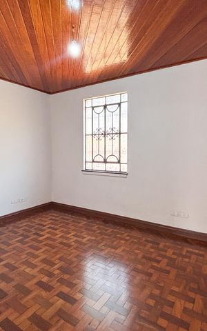 Casa à venda com 220m², 2 quartos e 1 vaga Casa à venda com 220m², 2 quartos e 1 vagaSala