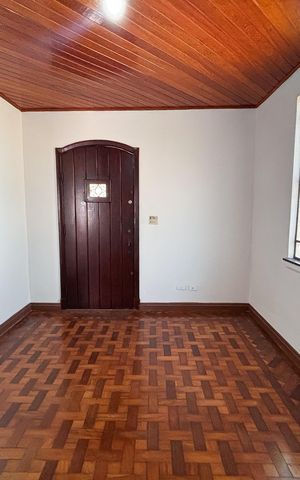 Casa à venda com 220m², 2 quartos e 1 vaga Casa à venda com 220m², 2 quartos e 1 vagaSala