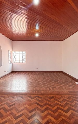 Casa à venda com 220m², 2 quartos e 1 vaga Casa à venda com 220m², 2 quartos e 1 vagaSala