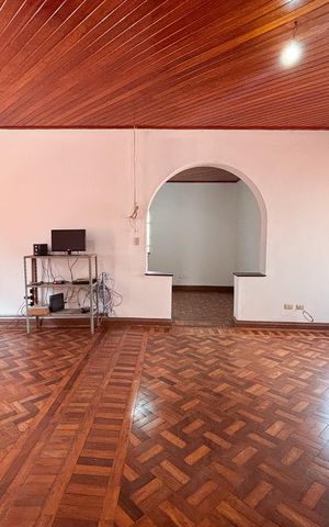 Casa à venda com 220m², 2 quartos e 1 vaga Casa à venda com 220m², 2 quartos e 1 vagaSala