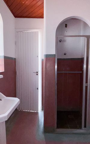 Casa à venda com 220m², 2 quartos e 1 vaga Casa à venda com 220m², 2 quartos e 1 vagaBanheiro