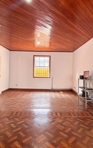 Casa à venda com 220m², 2 quartos e 1 vaga Casa à venda com 220m², 2 quartos e 1 vagaSala