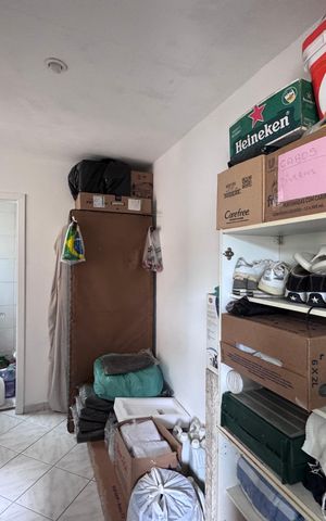Apartamento à venda com 122m², 3 quartos e 2 vagas Apartamento à venda com 122m², 3 quartos e 2 vagasQuarto de Serviço