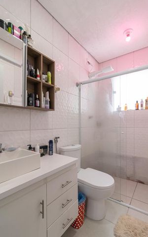 Casa à venda com 140m², 3 quartos e 2 vagasBanheiro da Suíte 2