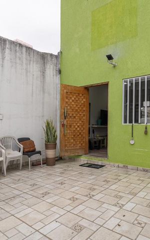 Casa à venda com 140m², 3 quartos e 2 vagasGaragem