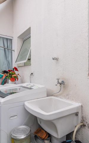 Casa à venda com 140m², 3 quartos e 2 vagasÁrea de Serviço