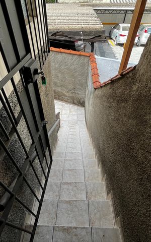 Casa à venda com 150m², 3 quartos e 1 vagaEscada