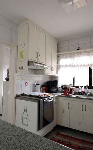 Casa à venda com 278m², 4 quartos e 6 vagas Casa à venda com 278m², 4 quartos e 6 vagasCozinha