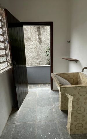 Casa para alugar com 406m², 4 quartos e 6 vagasÁrea de Serviço