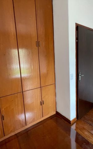 Casa para alugar com 406m², 4 quartos e 6 vagasQuarto 1