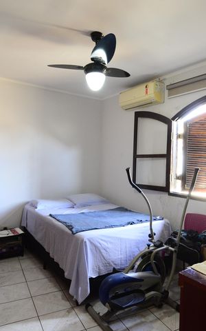 Casa à venda com 250m², 4 quartos e 2 vagasCasa 2 - Quarto 1