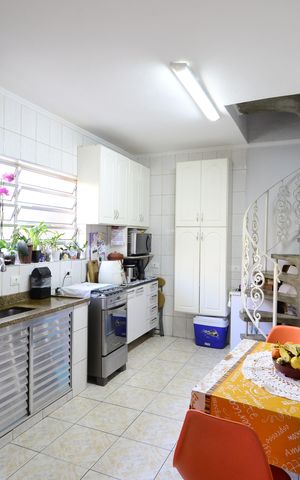 Casa à venda com 250m², 4 quartos e 2 vagasCasa 2 - Cozinha
