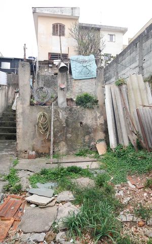 Casa à venda com 200m², 2 quartos e 3 vagas Casa à venda com 200m², 2 quartos e 3 vagasQuintal