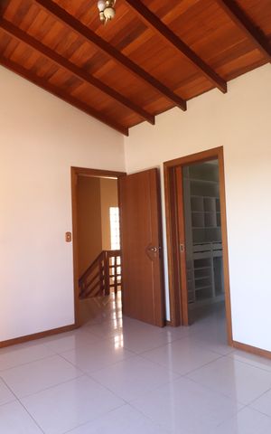 Casa à venda com 223m², 3 quartos e 4 vagasQuarto 2
