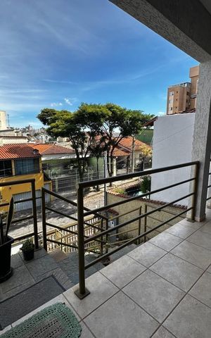 Casa à venda com 300m², 4 quartos e 6 vagas Casa à venda com 300m², 4 quartos e 6 vagasÁrea Externa