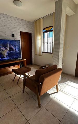 Casa à venda com 300m², 4 quartos e 6 vagas Casa à venda com 300m², 4 quartos e 6 vagasSala