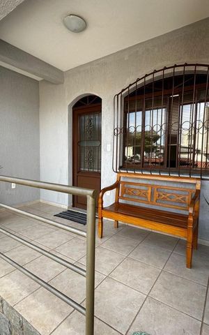 Casa à venda com 300m², 4 quartos e 6 vagas Casa à venda com 300m², 4 quartos e 6 vagasÁrea Externa