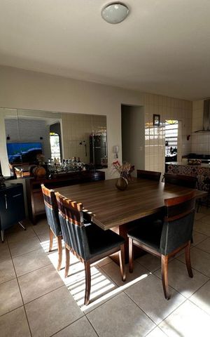 Casa à venda com 300m², 4 quartos e 6 vagas Casa à venda com 300m², 4 quartos e 6 vagasSala de Jantar