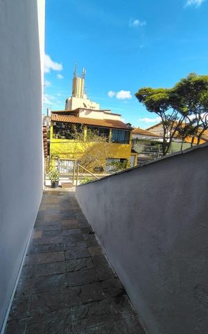 Casa à venda com 300m², 4 quartos e 6 vagas Casa à venda com 300m², 4 quartos e 6 vagasÁrea Externa