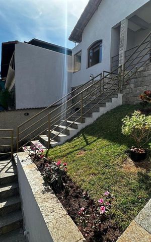 Casa à venda com 300m², 4 quartos e 6 vagas Casa à venda com 300m², 4 quartos e 6 vagasÁrea Externa
