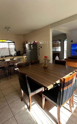 Casa à venda com 300m², 4 quartos e 6 vagas Casa à venda com 300m², 4 quartos e 6 vagasSala de Jantar