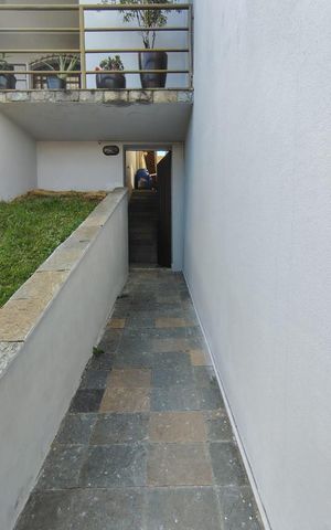 Casa à venda com 300m², 4 quartos e 6 vagas Casa à venda com 300m², 4 quartos e 6 vagasÁrea Externa