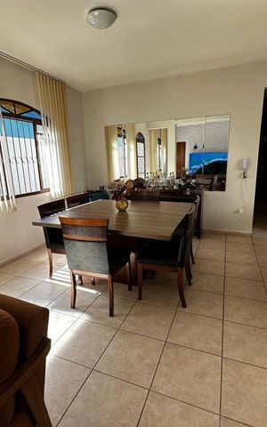 Casa à venda com 300m², 4 quartos e 6 vagas Casa à venda com 300m², 4 quartos e 6 vagasSala de Jantar
