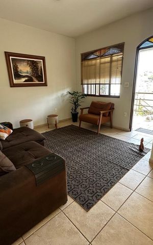 Casa à venda com 300m², 4 quartos e 6 vagas Casa à venda com 300m², 4 quartos e 6 vagasSala