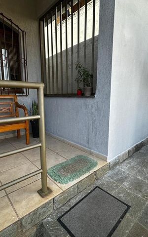 Casa à venda com 300m², 4 quartos e 6 vagas Casa à venda com 300m², 4 quartos e 6 vagasÁrea Externa