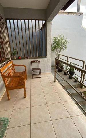 Casa à venda com 300m², 4 quartos e 6 vagas Casa à venda com 300m², 4 quartos e 6 vagasÁrea Externa