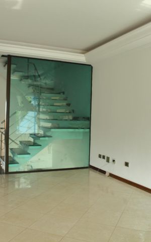 Casa à venda com 322m², 3 quartos e 3 vagasSala 1 