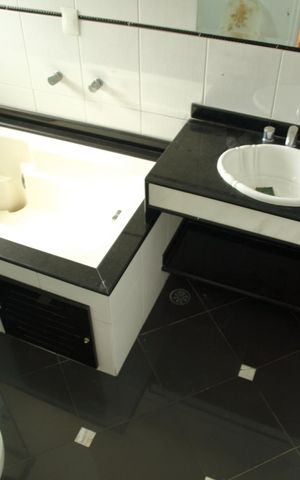 Casa à venda com 322m², 3 quartos e 3 vagasBanheiro da Suíte 1