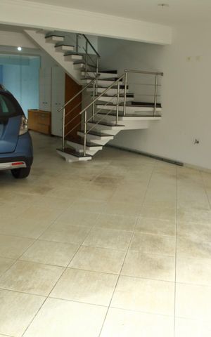 Casa à venda com 322m², 3 quartos e 3 vagasGaragem