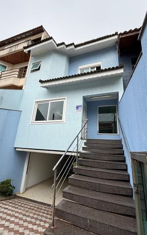 Casa à venda com 322m², 3 quartos e 3 vagasFachada