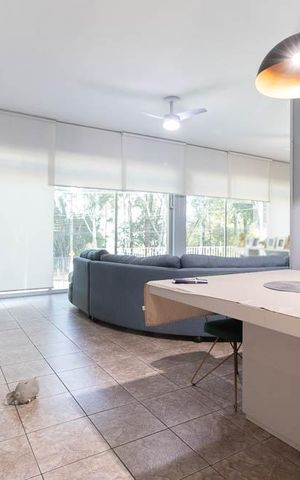 Casa à venda com 250m², 3 quartos e 3 vagas Casa à venda com 250m², 3 quartos e 3 vagasSala