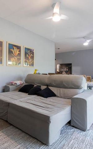 Casa à venda com 250m², 3 quartos e 3 vagas Casa à venda com 250m², 3 quartos e 3 vagasSala