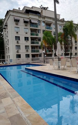 Apartamento à venda com 182m², 3 quartos e 1 vaga Apartamento à venda com 182m², 3 quartos e 1 vagaÁrea comum - Piscina