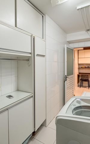 Apartamento à venda com 146m², 3 quartos e 2 vagas Apartamento à venda com 146m², 3 quartos e 2 vagasÁrea de Serviço