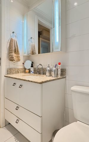 Apartamento à venda com 146m², 3 quartos e 2 vagas Apartamento à venda com 146m², 3 quartos e 2 vagasBanheiro da Suíte 1