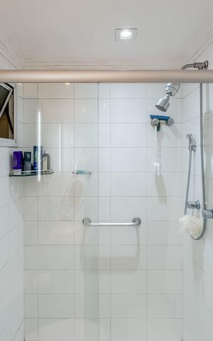 Apartamento à venda com 146m², 3 quartos e 2 vagas Apartamento à venda com 146m², 3 quartos e 2 vagasBanheiro da Suíte 2