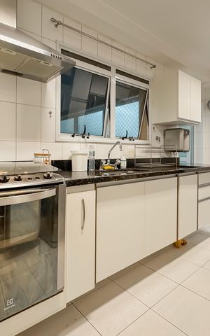 Apartamento à venda com 146m², 3 quartos e 2 vagas Apartamento à venda com 146m², 3 quartos e 2 vagasCozinha