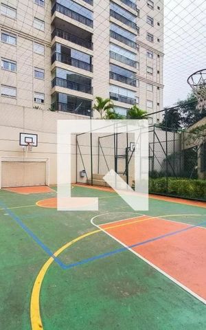 Apartamento à venda com 146m², 3 quartos e 2 vagas Apartamento à venda com 146m², 3 quartos e 2 vagasÁrea comum - Quadra Esportiva